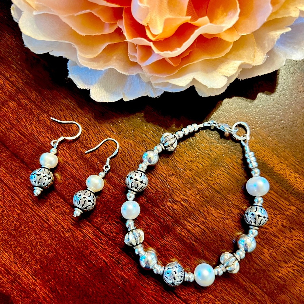 New! Gorgeous Solid 925 sterling silver bracelet and earring set!